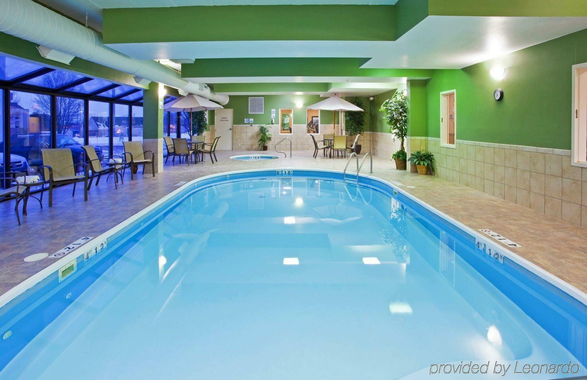 Holiday Express & By Ihg 3* Troy